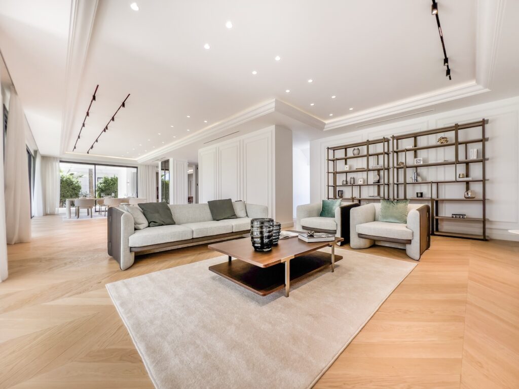 Salón con diseño sostenible.